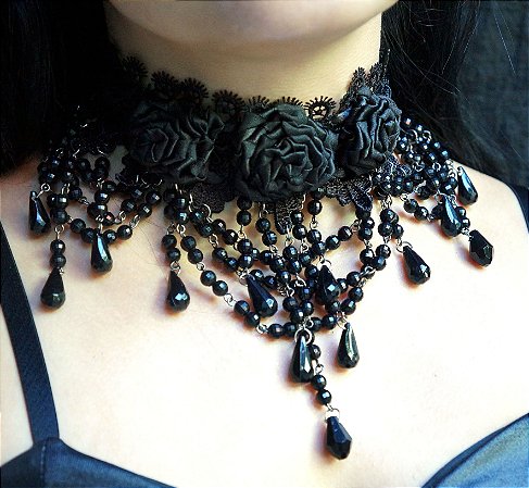 Gargantilha Black Roses