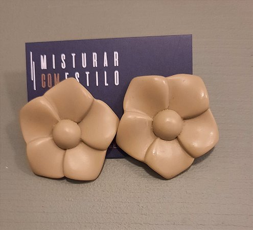 BRINCO FLOR DE RESINA - Nude Fosco
