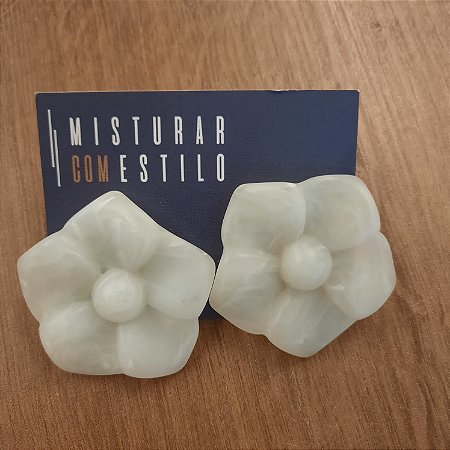 BRINCO FLOR DE RESINA - Semitransparente Branco - Fosco