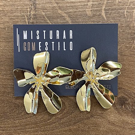 Brinco Flor Camélia - Dourado