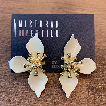 Brinco Meia Flor Três Pétalas - Branco
