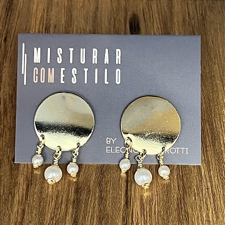 Brinco Chapa com Pérolas Penduradas