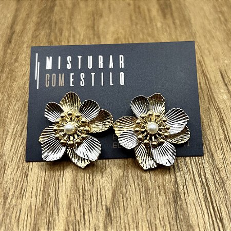 Brinco Flor Bicolor com Pérola
