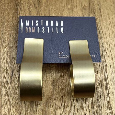 Argola Lumière "J" - Dourado Fosco