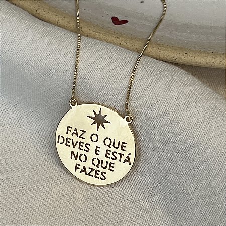 Colar Medalha Faz o Que Deves - 60 cm - Dourado