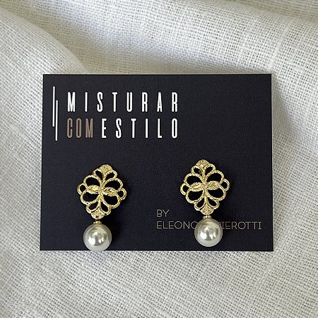 Brinco Flor de Lis com Pérola
