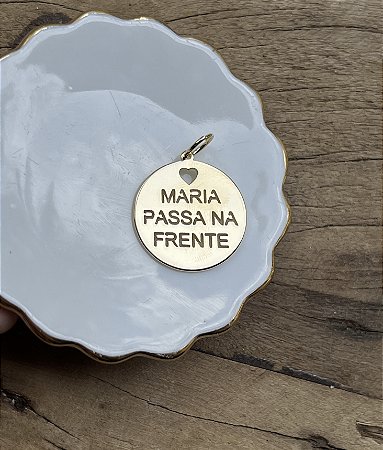Medalha Maria Passa na Frente - M - Dourado