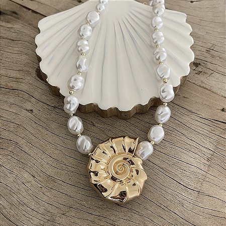 Colar Pérola Barroca com Concha