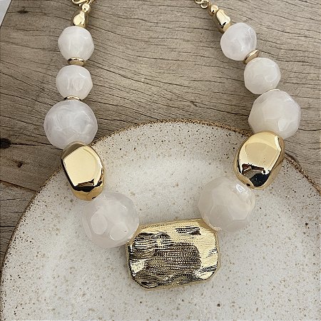 Colar Boho Pedras e Dourado - Marfim