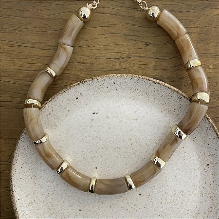 Colar Boho de Resina com Entremeios - Âmbar