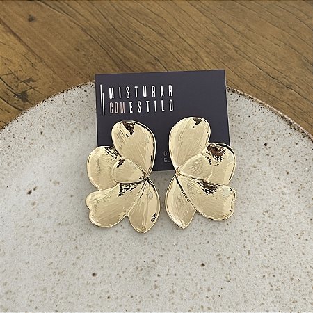 Brinco Meia Flor Chapa - Dourado