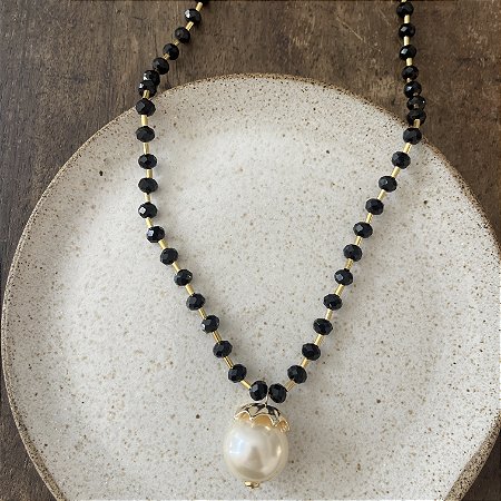 Colar Bolão Cristais e Canutilhos - Preto com Pérola