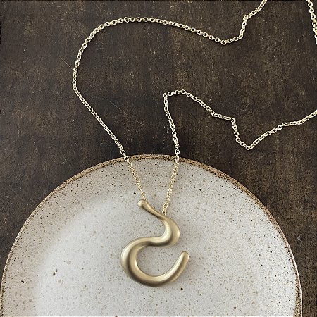Colar Lumière ''S'' Orgânico - Dourado Fosco
