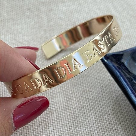 Bracelete - A Cada Dia Basta o Seu Cuidado - Dourado Liso