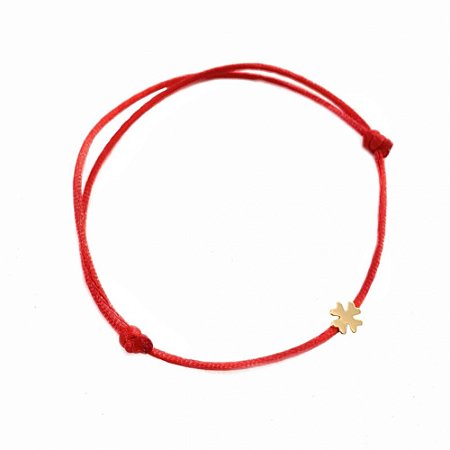 Pulseira Vermelha Trevo Fio de Seda Banho de Ouro 18k.