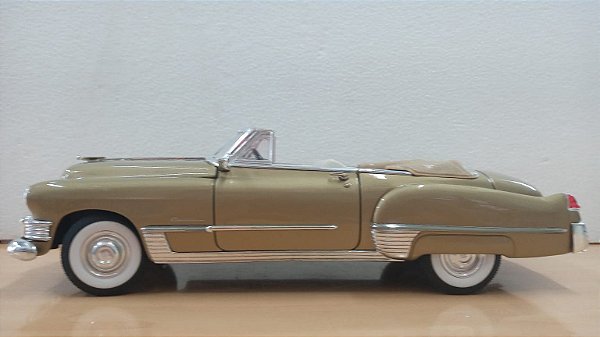 Yat Ming - Cadillac Coupe deVille 1949 - 1/18 (Sem Caixa)