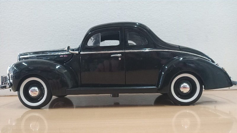 Motor Max - Ford Sedan de Luxe 1940 - 1/18 (Sem Caixa)