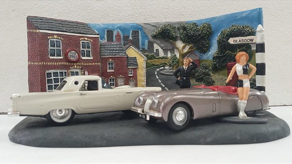 Vanguards - Diorama "Road To Glasgow" com Jaguar XK120 e Ford Thunderbird 1957 - 1/43