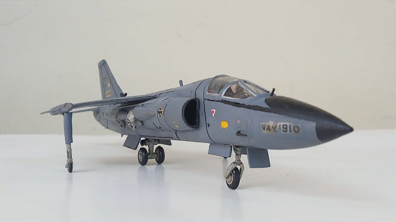 HTC - Sea Harrier "Deutsche Luftwaffe" (Kit Montado/Sucata) - 1/48