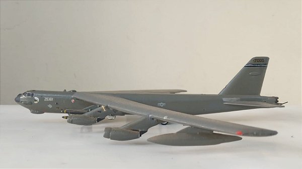 HTC - Boeing B-52 Stratofortress (Kit Montado/Sucata) - 1/200