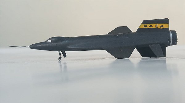 HTC - X-15 (Kit Montado/Sucata) - 1/144