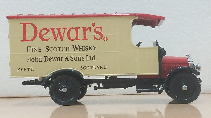 Corgi - Thornycroft Van "Dewar's Scotch Whisky" - 1/50 (sem caixa)