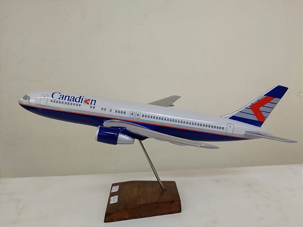 HTC - Boeing 767 "Canadian Airlines" em resina com base em madeira