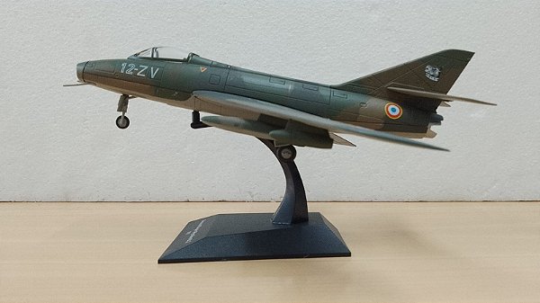 Jatos de Combate - Dassault Super Mystère B.2 (França) - 1/72 (Sem caixa)