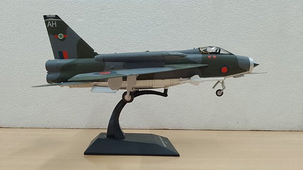 Jatos de Combate - English Electric Lightning Mk.6 - (Reino Unido) - 1/72 (Sem caixa)