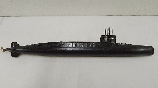 Heller - Submarino classe "Le Rédoutable" - 1/700 (Kit Montado)