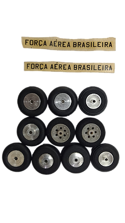 Sucatas -Conjunto de rodas para avião e decais da Força Aérea Brasileira