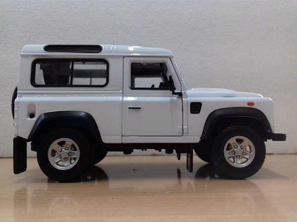 Welly - Land Rover Defender - 1/24