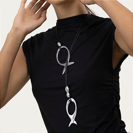 Colar dois peixes vazados de transpassar alumínio Vestopazzo