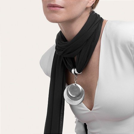 Colar echarpe preto medalhas alumínio Vestopazzo