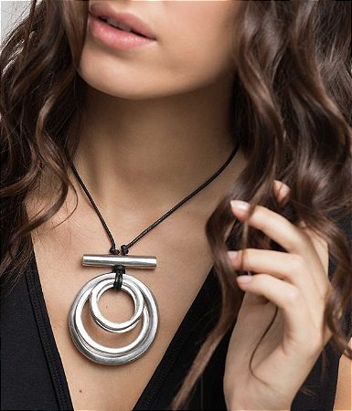 Colar em alumínio 3 argolas Madagascar