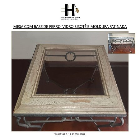 MESA COM BASE DE FERRO, TAMPO DE VIDRO BISOTÊ E MOLDURA EM MADEIRA PATINADA OFF WHITE