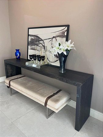 RECAMIER RETILÍNEO BASE CROMADA ESTOFADO SUEDE COM CINTAS COURO – 1,56M (C)