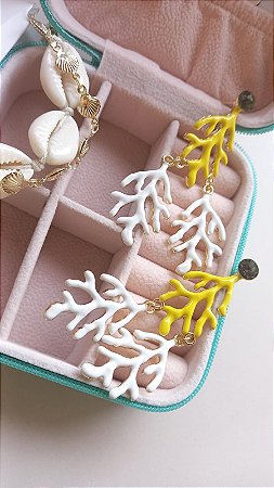 Brinco Corais Base Amarelo