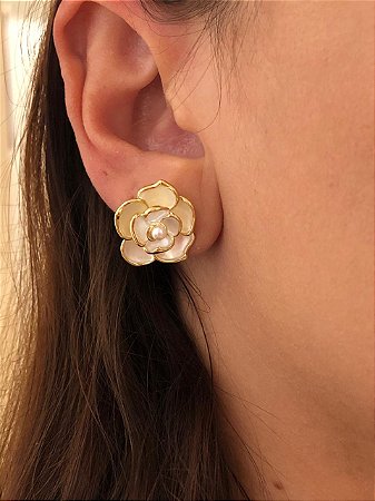 Brinco Flor Camélia Perolado