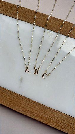 Colar Mini Pérolas Inicial B
