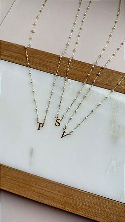 Colar Mini Pérolas Inicial P