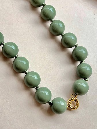 Colar Esferas Resina Verde Oliva