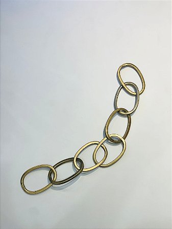 ESCULTURA CORRENTE EM METAL