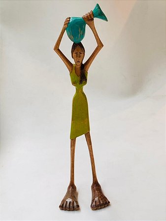 ESCULTURA MADEIRA MULHER RETIRANTE 45CM