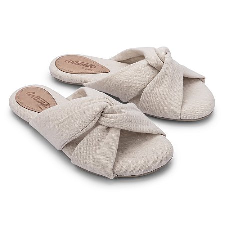 Chinelo feminino aberto torcido