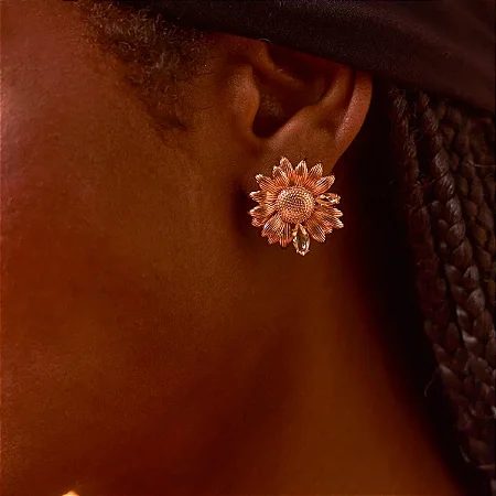 Brinco Flor Girassol Acetinada Pedra Verde Ouro