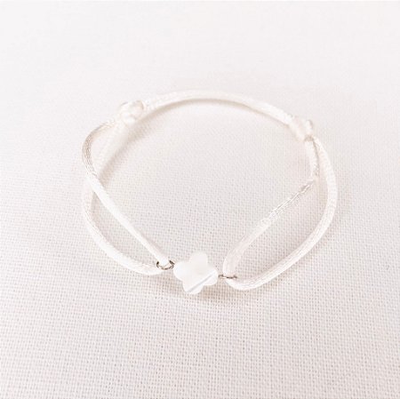Pulseira Seda 2 Nós Cor Off White c/ Pingente de Madrepérola