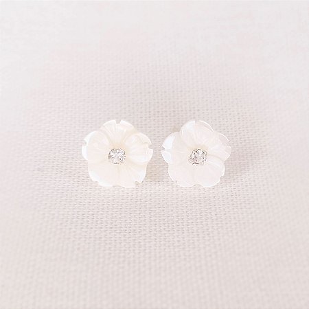 Brinco Flor de Madrepérola P