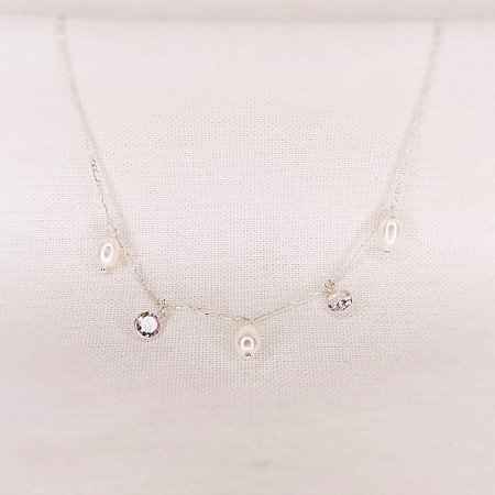 Choker de Pérolas e Pontos de Luz