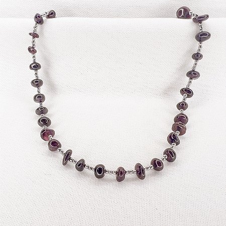 Choker de Granada Bruta e Esferas de Hematitas